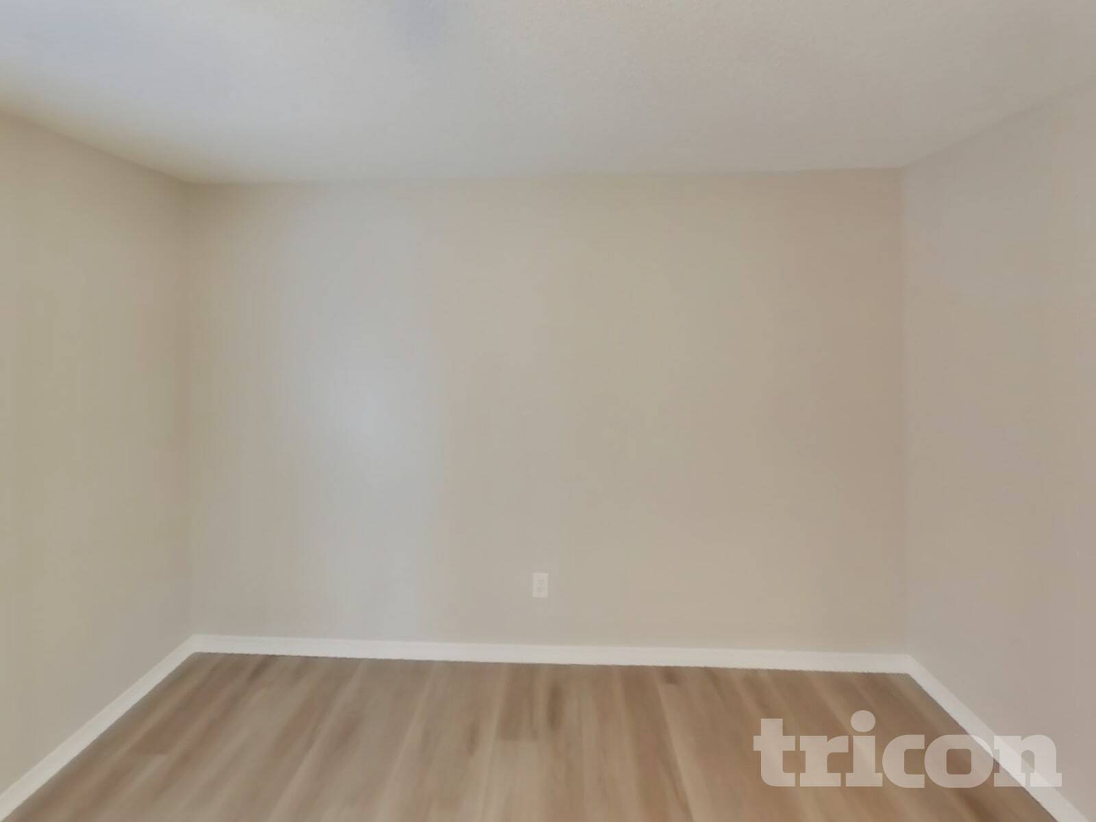 Building Photo - 425 Longshore Dr