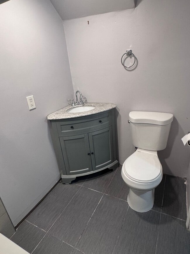 Building Photo - Spacious 3BD/2BA Home, Move-In Ready with Finished Basement