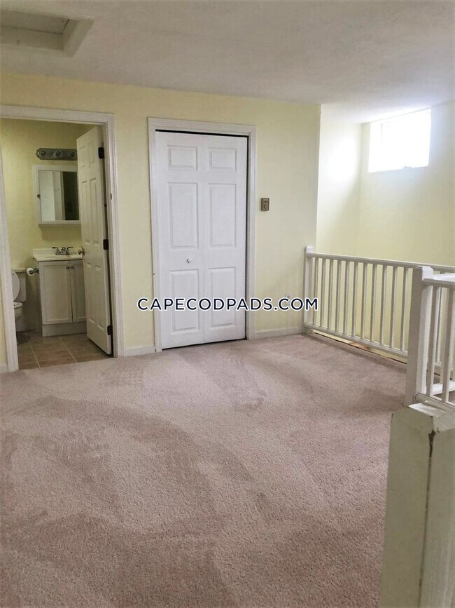 Building Photo - 357 Main St