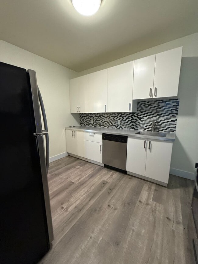 Building Photo - Updated 1-BR Apartment Now Available in Munhall/Homestead!