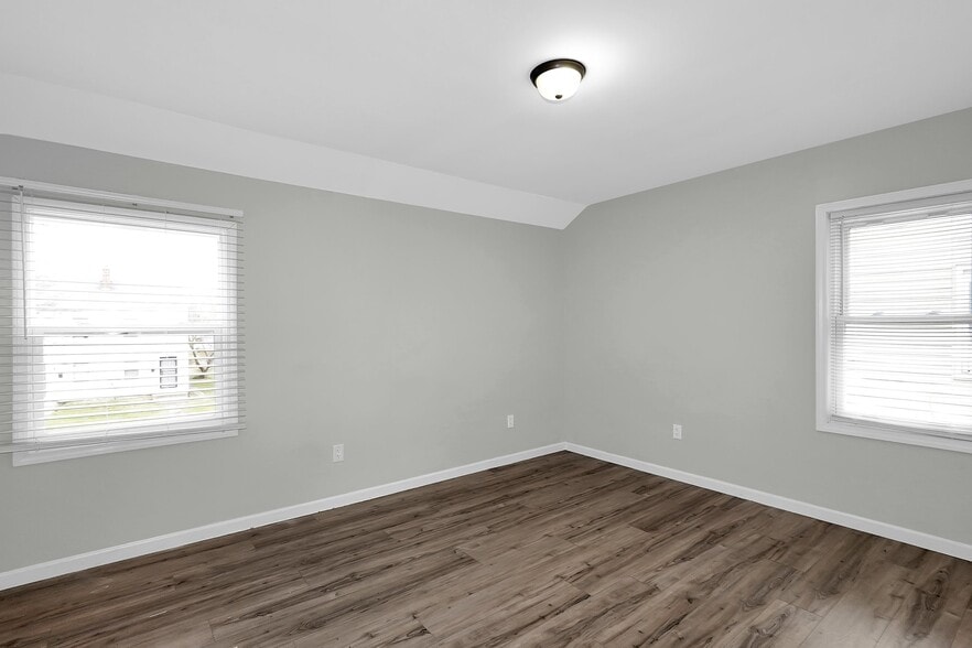 Building Photo - 1679 E Whittier St