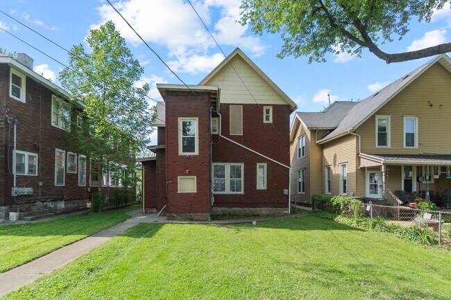 Building Photo - 914/916 Lake Ave