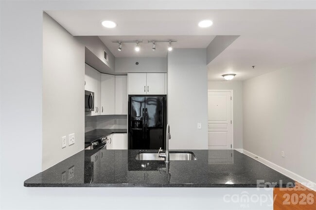 Building Photo - 1320 Fillmore Ave