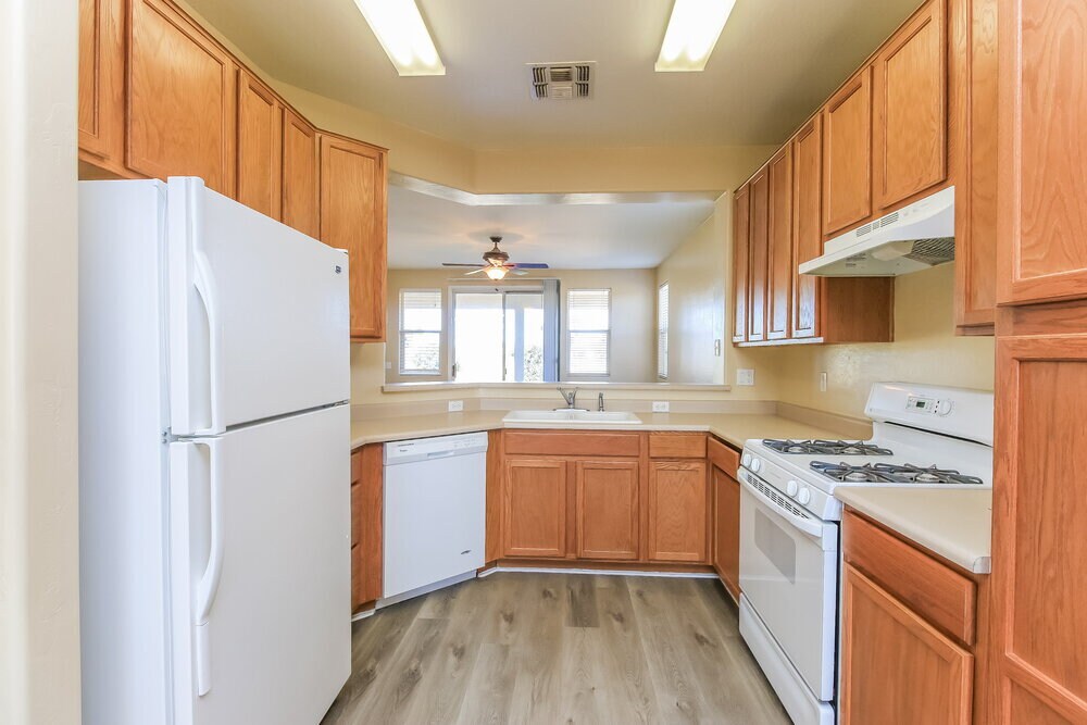 Building Photo - 2730 E Calle Del Norte Dr