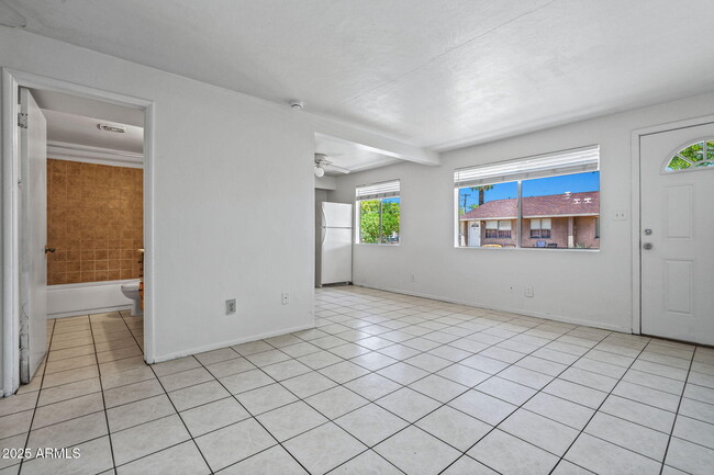 Building Photo - 555 S Bellview