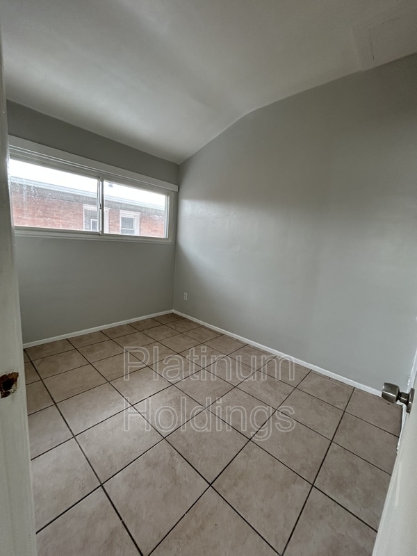 Building Photo - 1063 Neville Ave