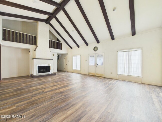 Building Photo - 100 Oak Coulee Dr