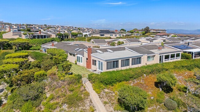 Building Photo - Stunning *VIEW* home for rent in desirable...