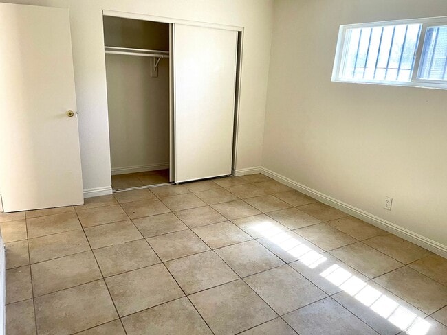 Building Photo - 3351 Brussels St