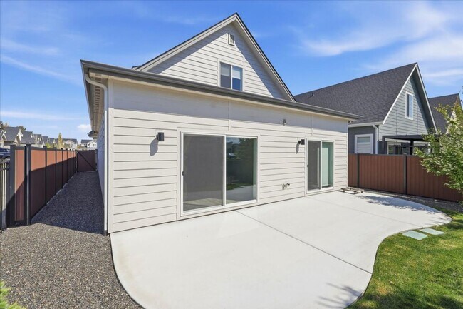 Building Photo - Heart of Eagle 3 Bed 2.5 Bath