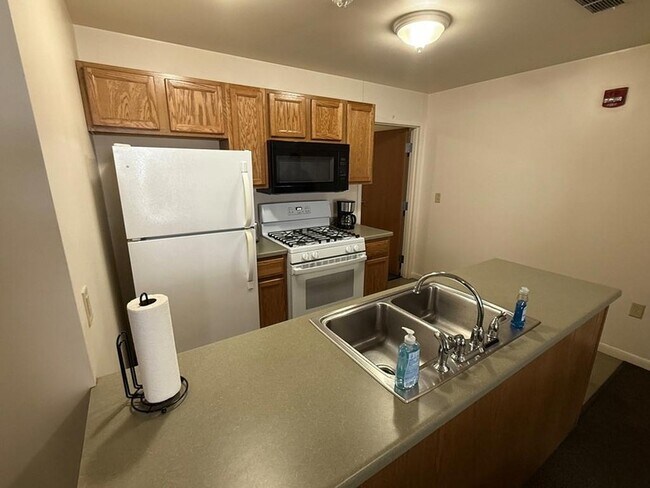 Building Photo - 1950 W 1st St