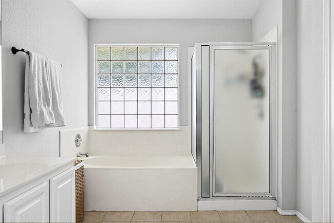 Building Photo - 1202 Highland Dr