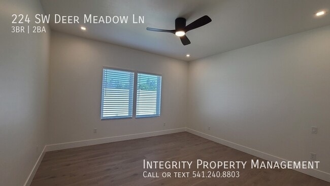 Building Photo - 224 Meadow Ln