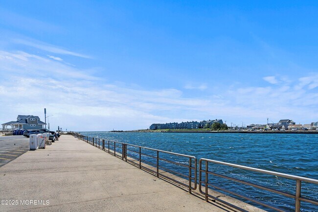 Building Photo - 167 4th Ave