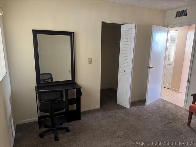 Building Photo - 2860 Somerset Dr