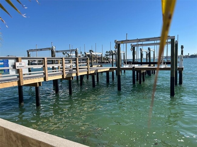 Building Photo - 1605 Pass a Grille Way