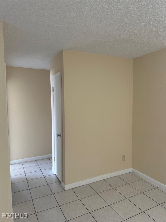 Building Photo - 4824 Lucaya Dr