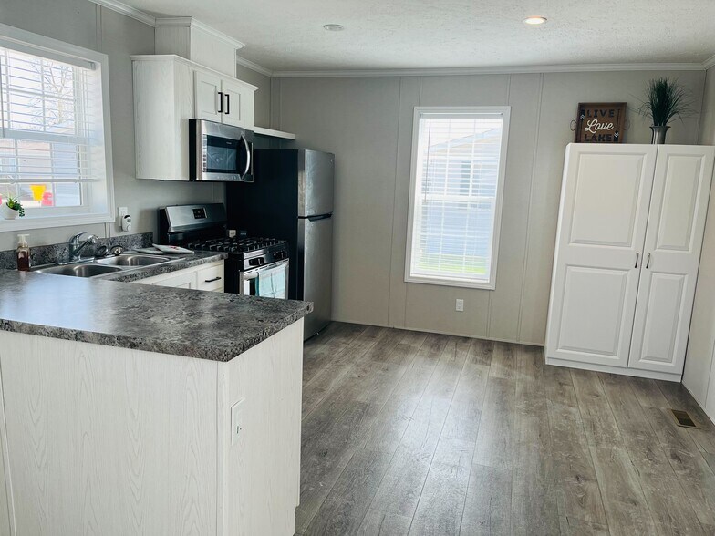 Building Photo - 11444 Oakgrove Dr