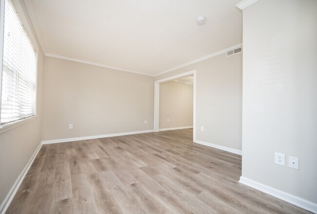Building Photo - 415 Parkdale Dr