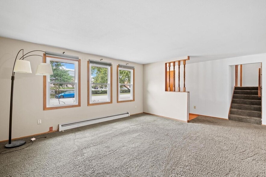 Building Photo - 1110 Lourdes Ave