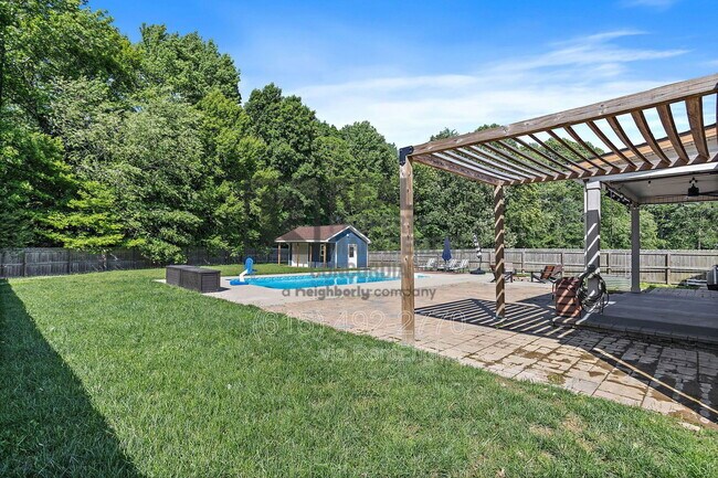 Building Photo - 338 Crusaw Dr