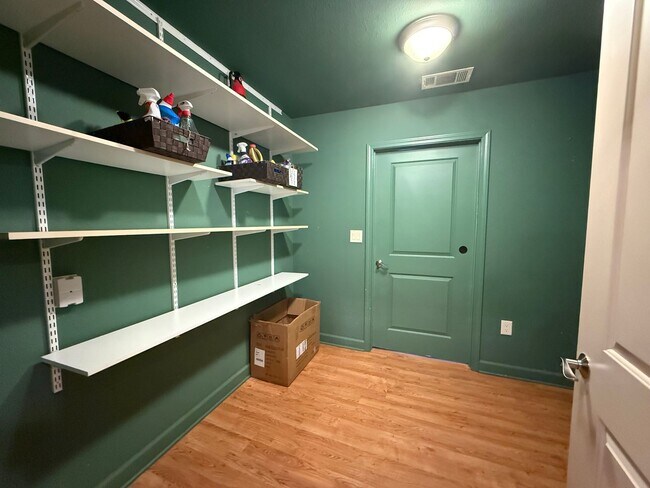 Building Photo - 303 Interbay Ave