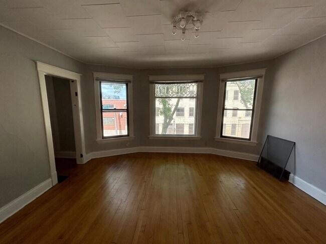 Building Photo - 110 S Blair St