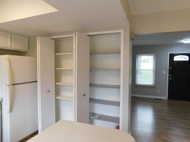 Building Photo - 3385 Burbank Dr