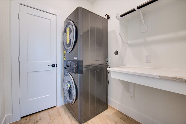 Building Photo - 1419 Shaded Rock Dr