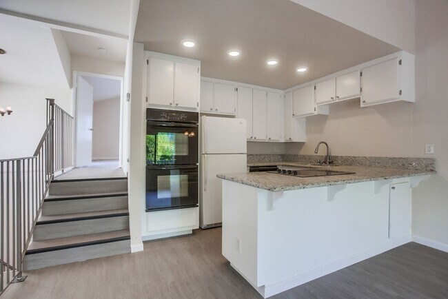 Building Photo - 243-243 N Granados Ave