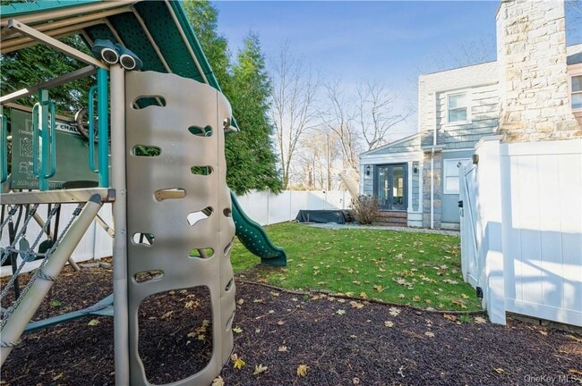 Building Photo - 353 Old Mamaroneck Rd