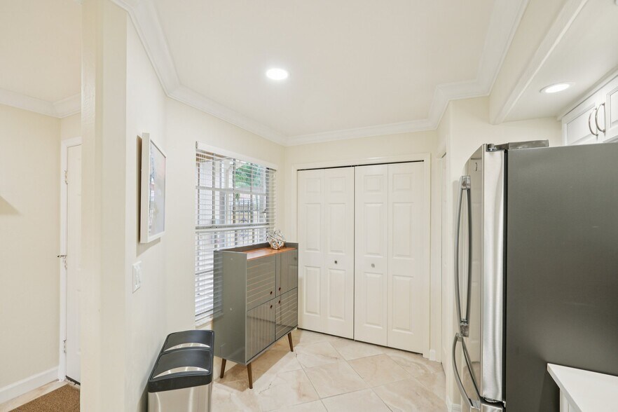 Building Photo - 13010 Amberley Ct