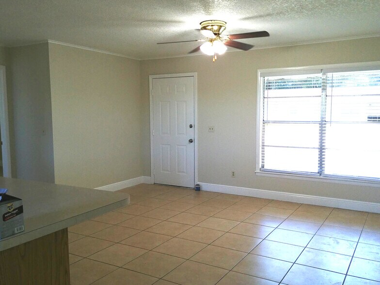 Building Photo - 4486 Co Rd 472