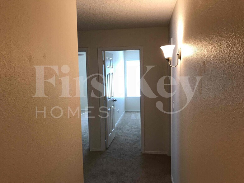 Building Photo - 4110 W Questa Dr
