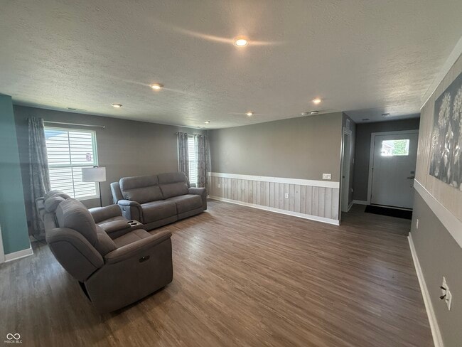 Building Photo - 2640 Stonebridge Dr