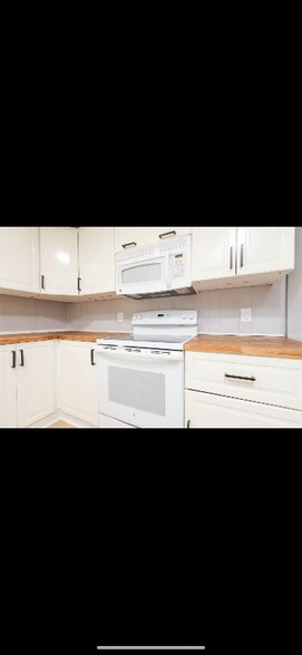 Building Photo - 225 Willow Lake Ln