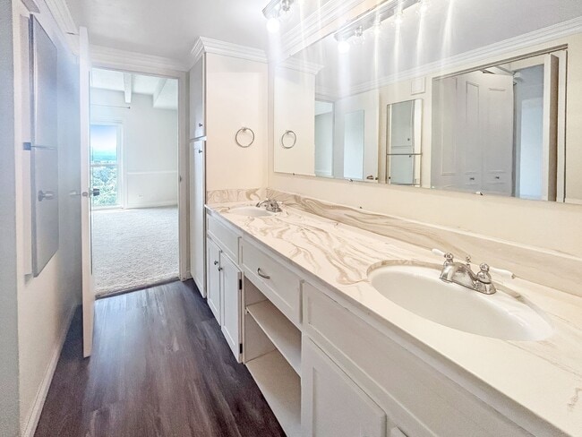 Building Photo - $0 DEPOSIT OPTION. SPACIOUS 12TH-FLOOR 1-B...