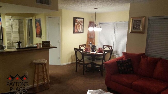 Building Photo - Spacious 2 Bedroom Condo with Parking in G...