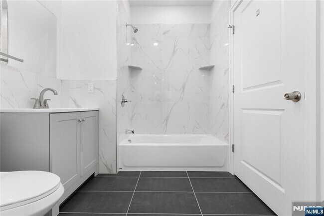 Building Photo - 51 E Main St