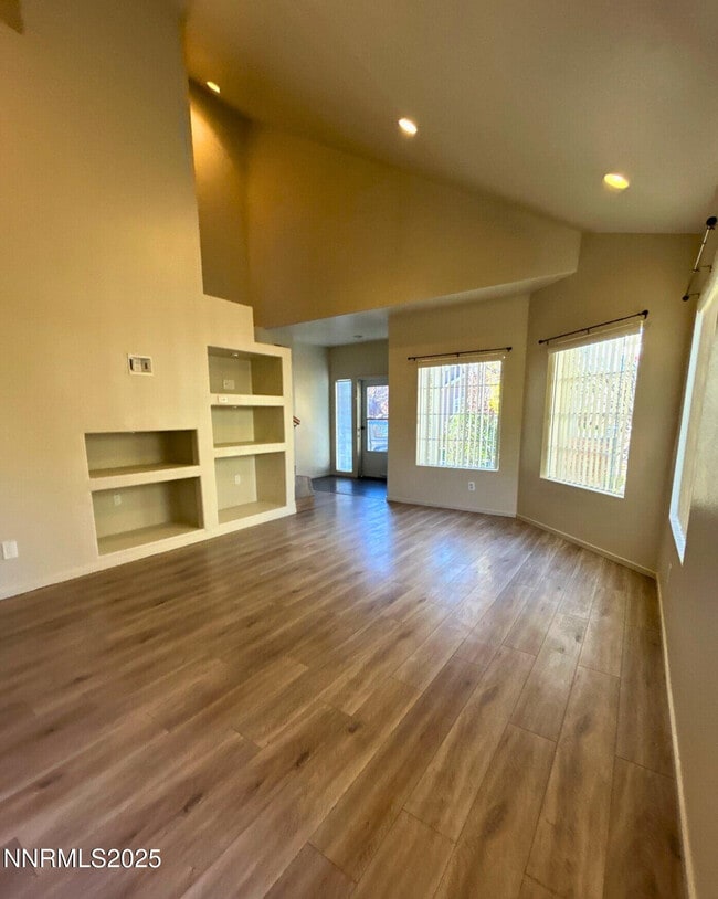 Building Photo - 5353 Desert Peach Dr