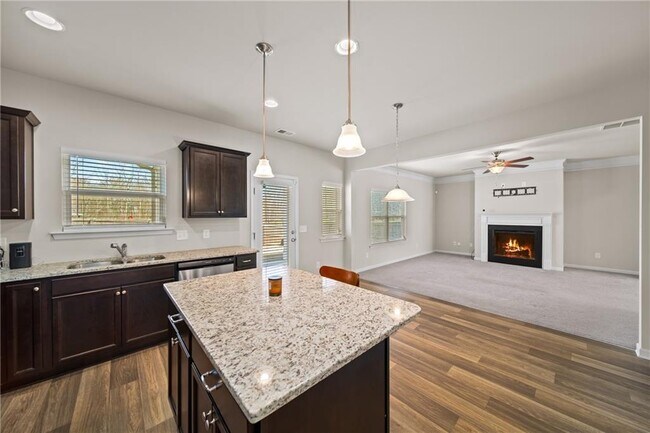 Building Photo - 5337 Burrus Ln
