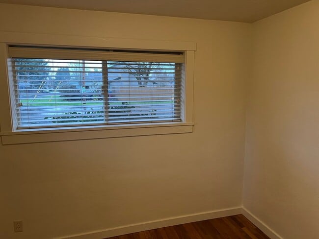 Building Photo - 2 Bedroom in N. Eugene