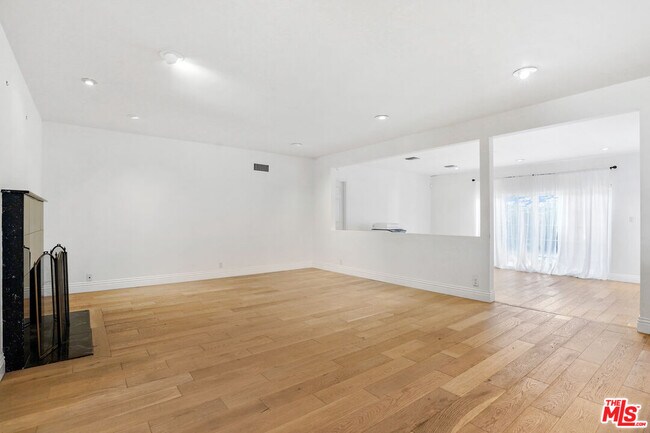 Building Photo - 649 Tufts Ave