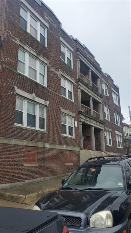 Building Photo - 51 Parker St