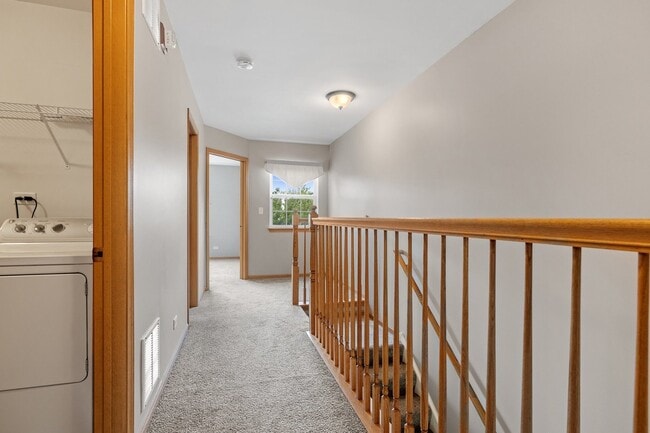Building Photo - 2442 Oneida Ln