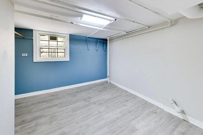 Building Photo - 2206 N Kostner Ave