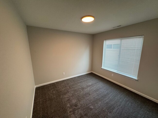 Building Photo - Brand New 4 Bed / 2.5 Bath Duplex! $250 Am...