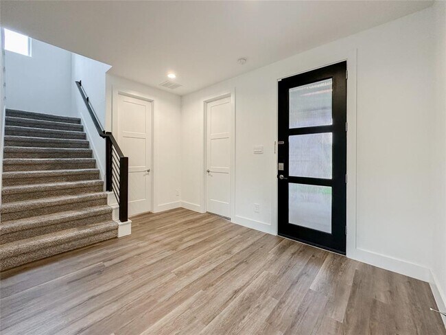 Building Photo - 15216 Tattle Crk Ln