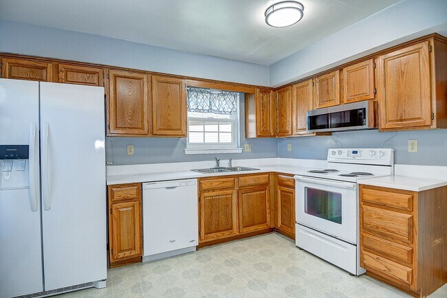 Building Photo - FOR RENT - INDIAN LAKES / SALEM AREA VIRGINIA BEACH!