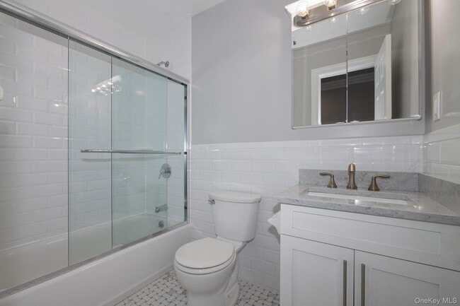 Building Photo - 425 Newbridge Rd